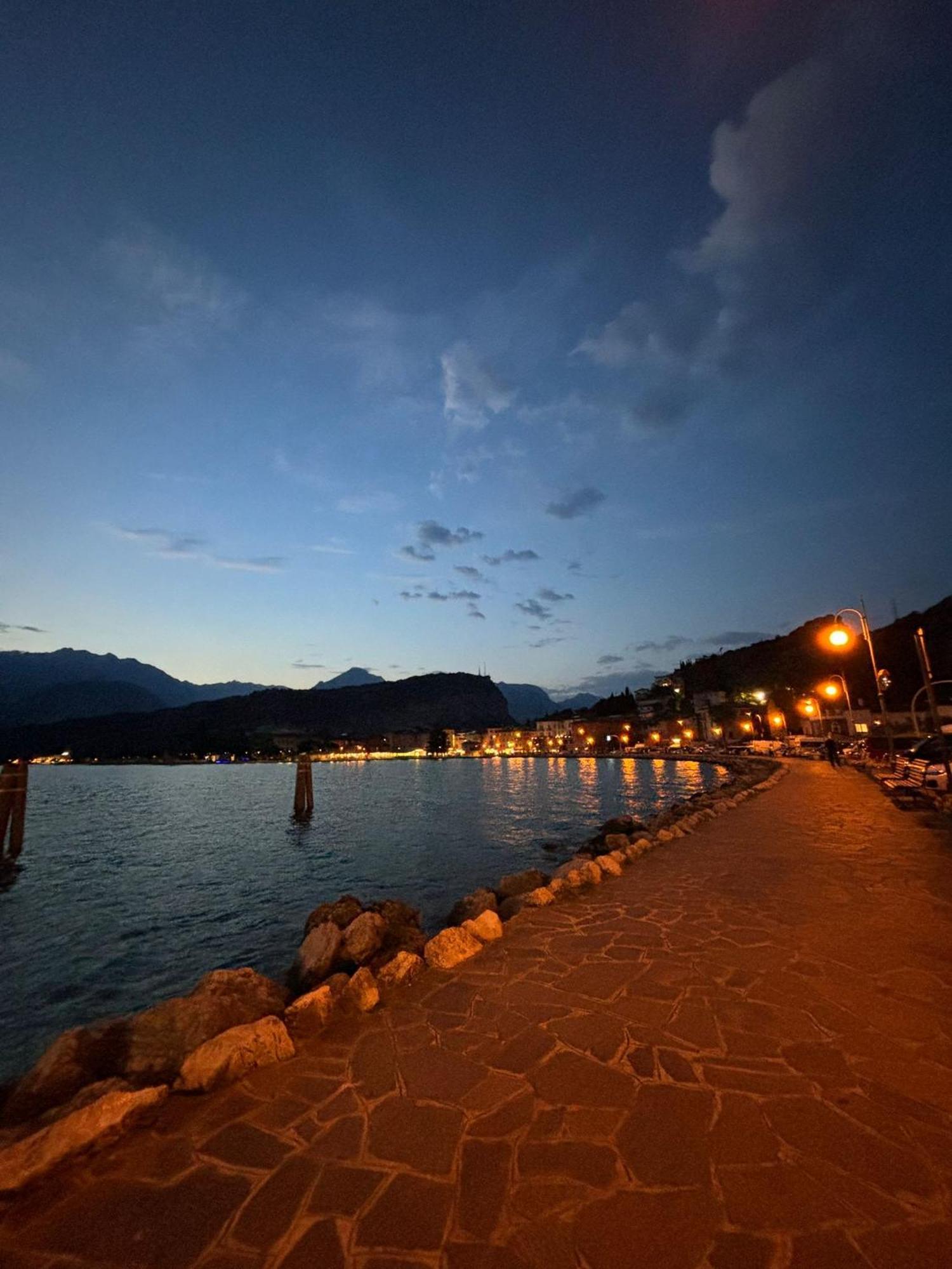 Garden & Pool Perugini Apartment Torbole Sul Garda Ngoại thất bức ảnh