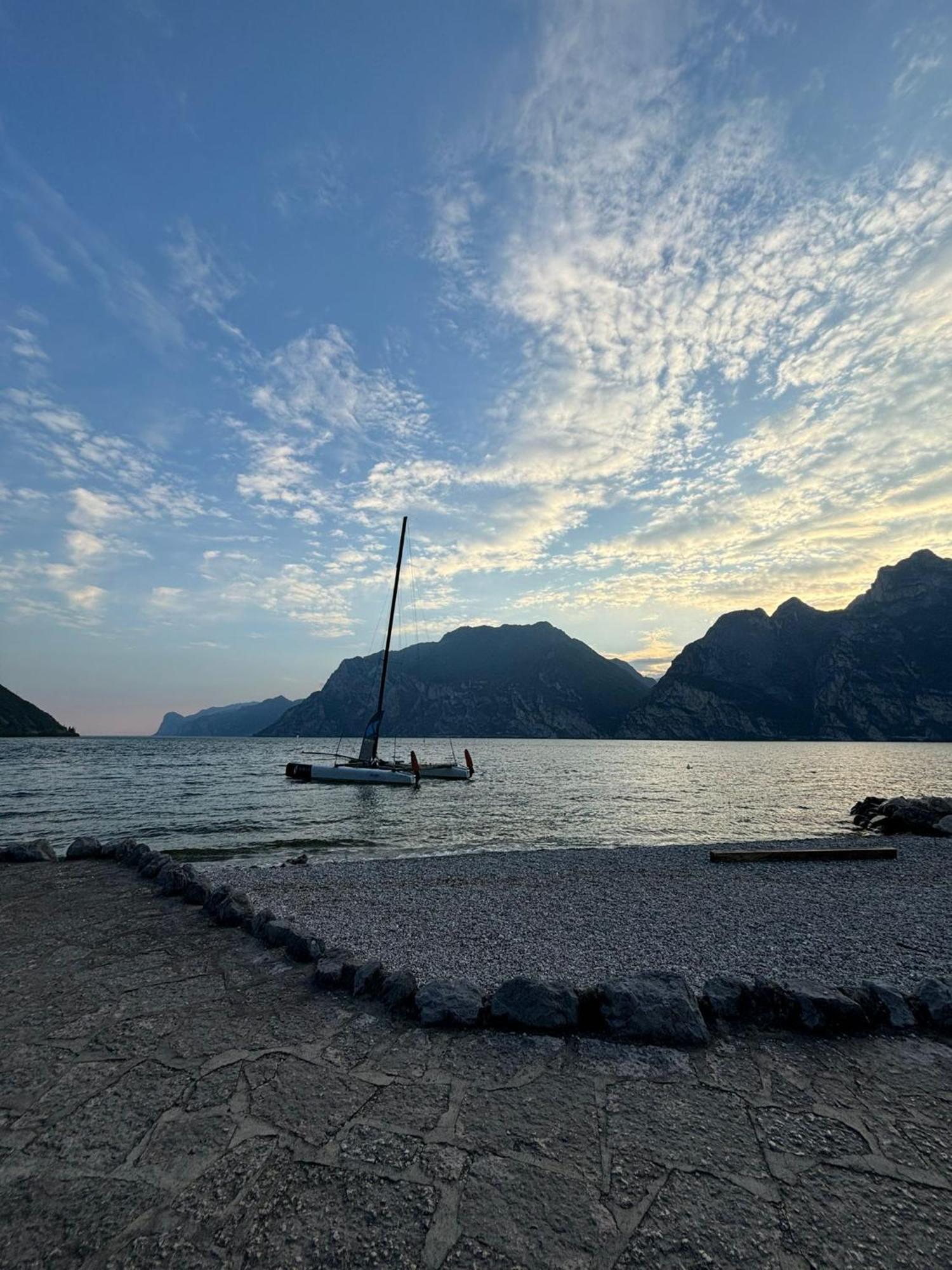 Garden & Pool Perugini Apartment Torbole Sul Garda Ngoại thất bức ảnh