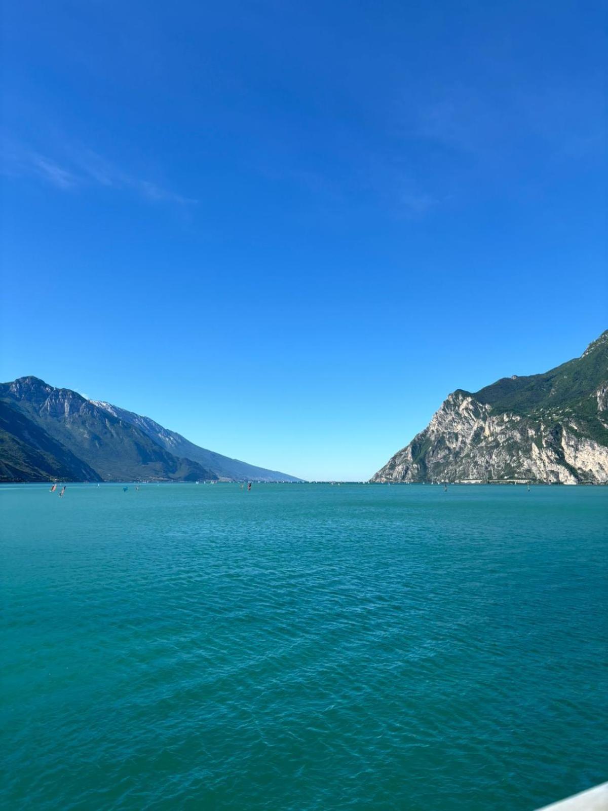 Garden & Pool Perugini Apartment Torbole Sul Garda Ngoại thất bức ảnh