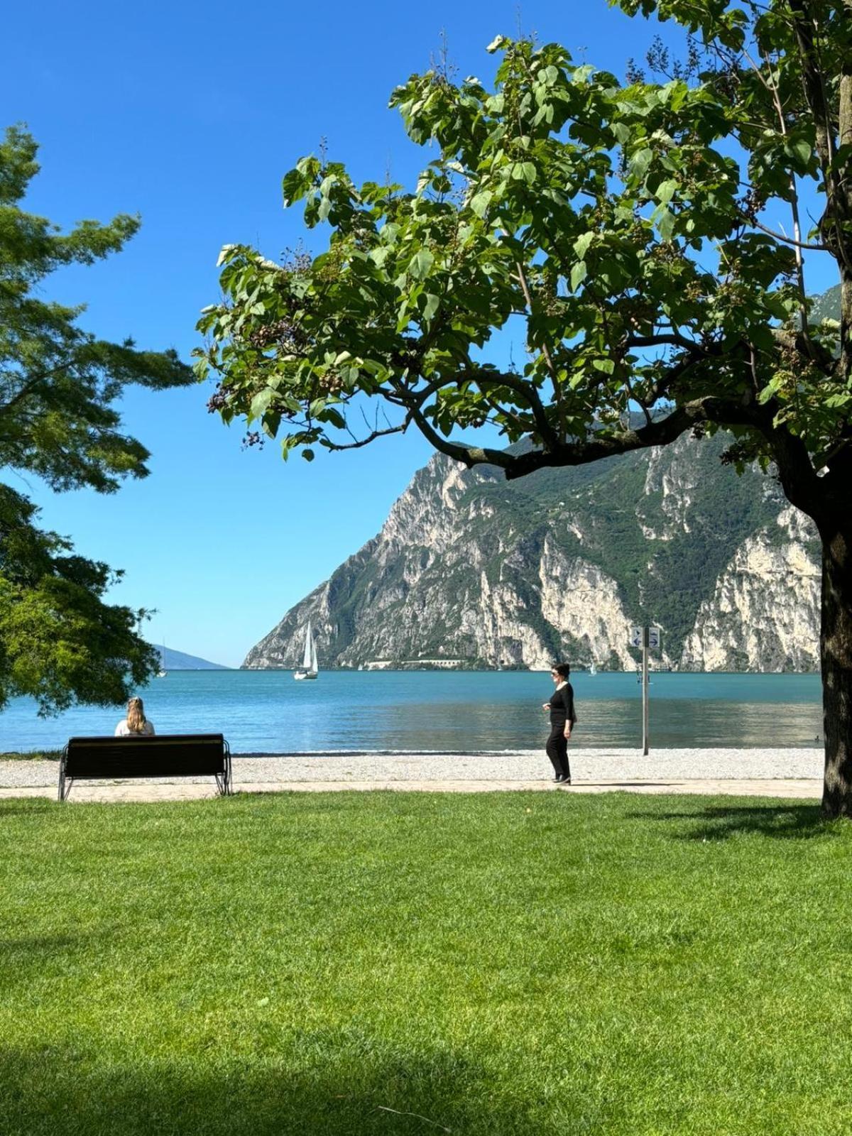 Garden & Pool Perugini Apartment Torbole Sul Garda Ngoại thất bức ảnh